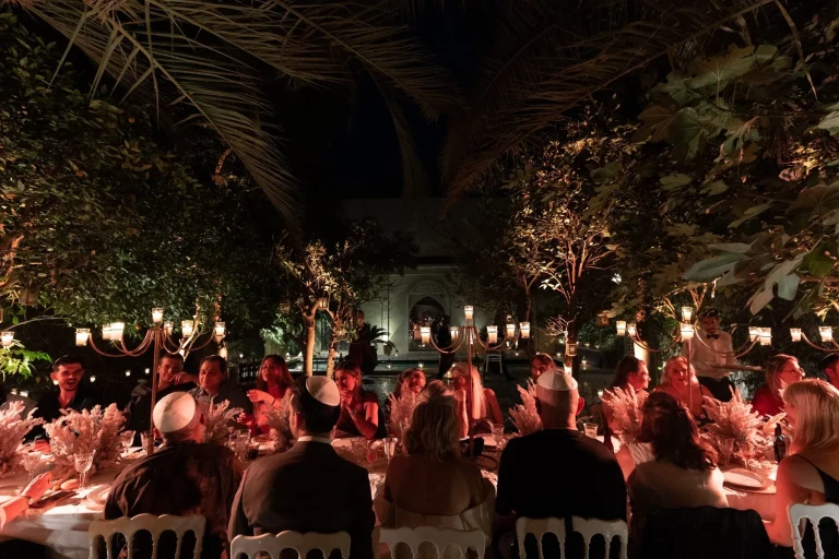 Dîner de fête aux chandelles, événement privé à Marrakech